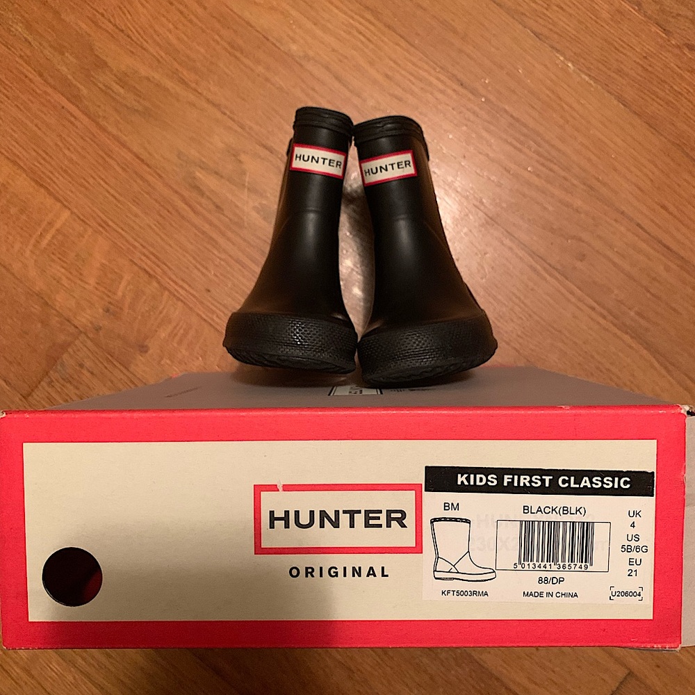 Hunter Boots kids first classic US size 5 matte black with box
